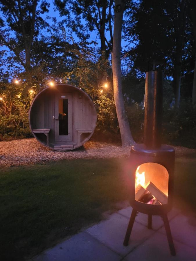 Retro Chic Wellness Met Hottub & Sauna Ewijk エクステリア 写真